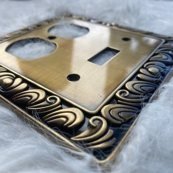 Set of 4 Franklin Brass Paisley Collection Single Switch and Duplex Wall Plate - Picture 5 of 9